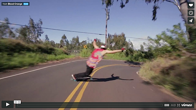On surfe aussi l'asphalte hawaiien