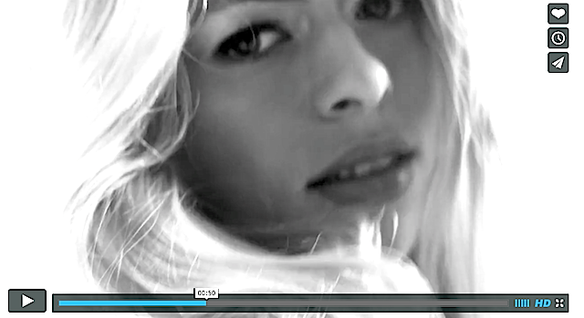 Hannah a des nouveaux bikinis