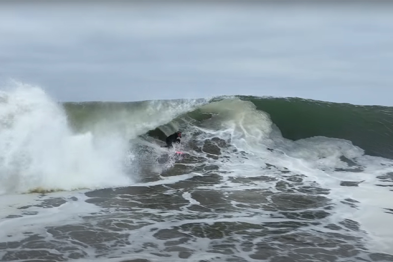 KELLY SLATER ET L'ÉLITE MONDIALE DU SURF DÉFIENT L'INCROYABLE SKELETON BAY !