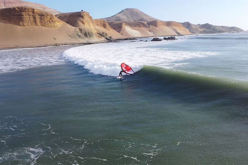 Titouan Galea fait le show sur la plus longue gauche du monde !