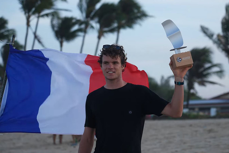 Galea sacré champion du monde du surf-slalom !