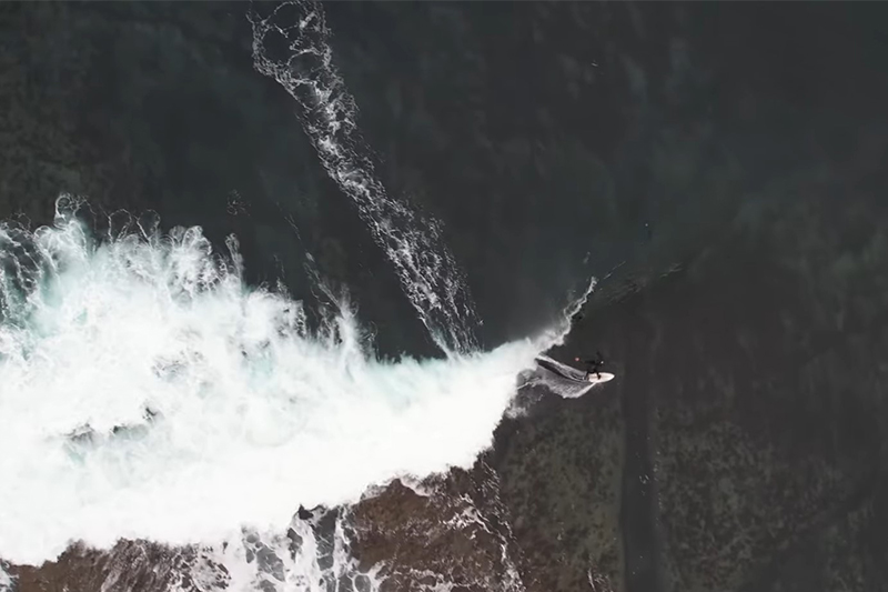Session de surf et wing foil dans le Nord de l'Ecosse pour Tom Court !